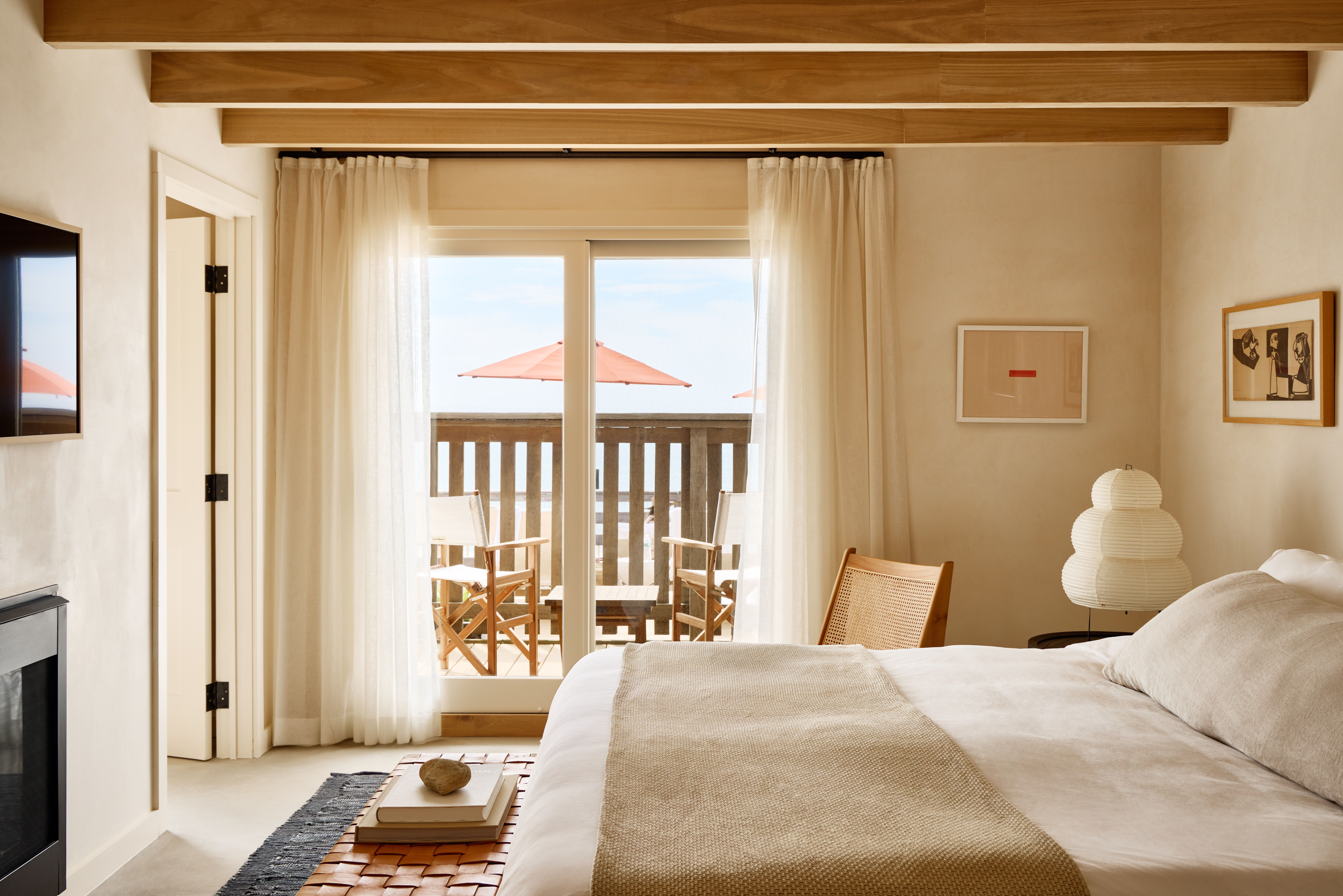 Beachfront Garden Suite bedroom
