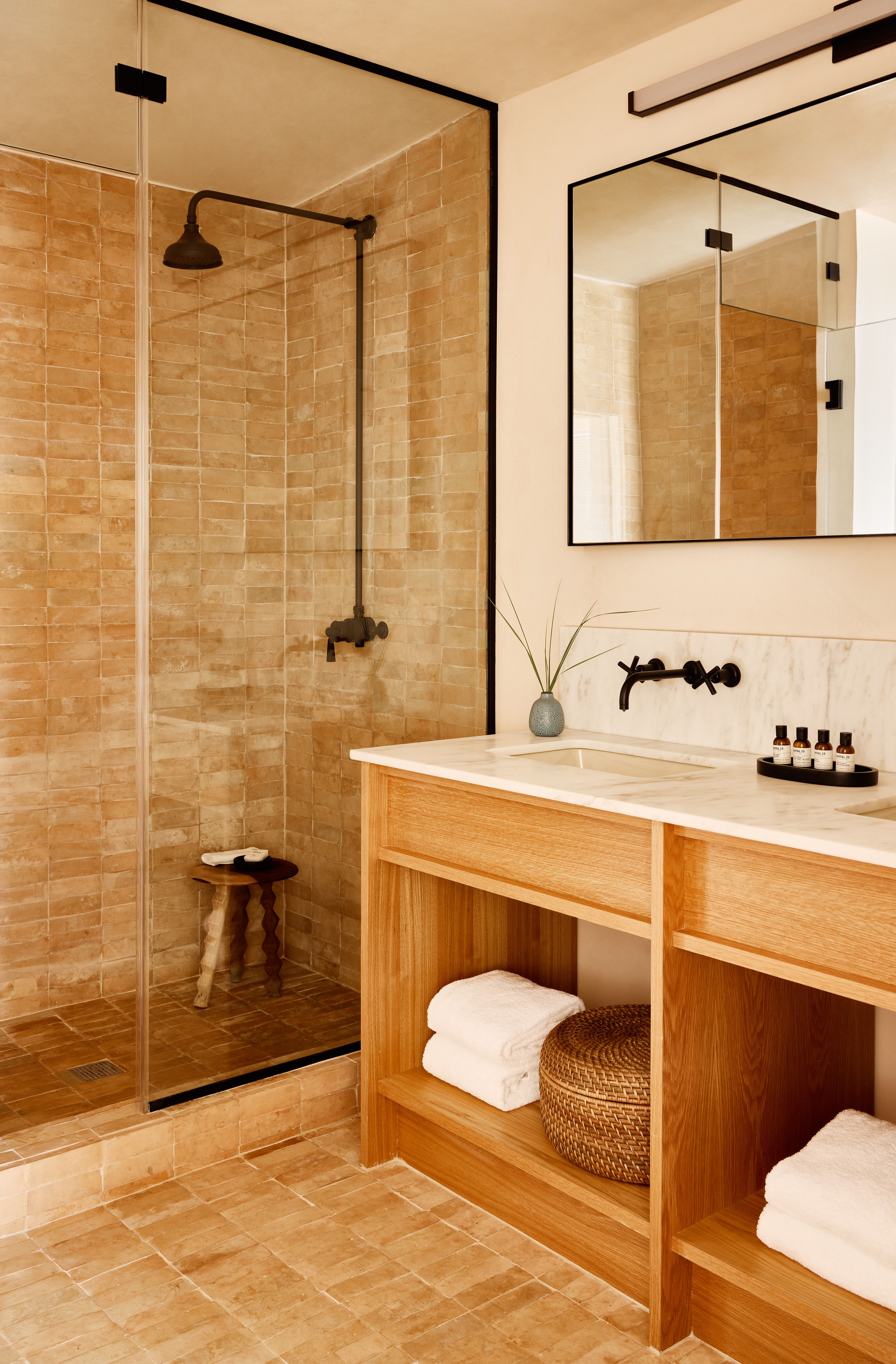 Beachfront Balcony Suite bathroom